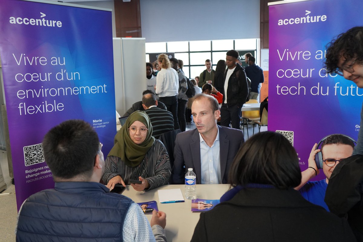 esiea_school's tweet image. Retour sur le Forum Stages : nos étudiants de 5A ont rencontré 34 entreprises partenaires pour échanger CV et conseils. Merci à toutes les entreprises présentes et aux experts pour leur soutien ! 🙌 Bonne chance à nos futurs ingénieurs dans cette belle aventure professionnelle.