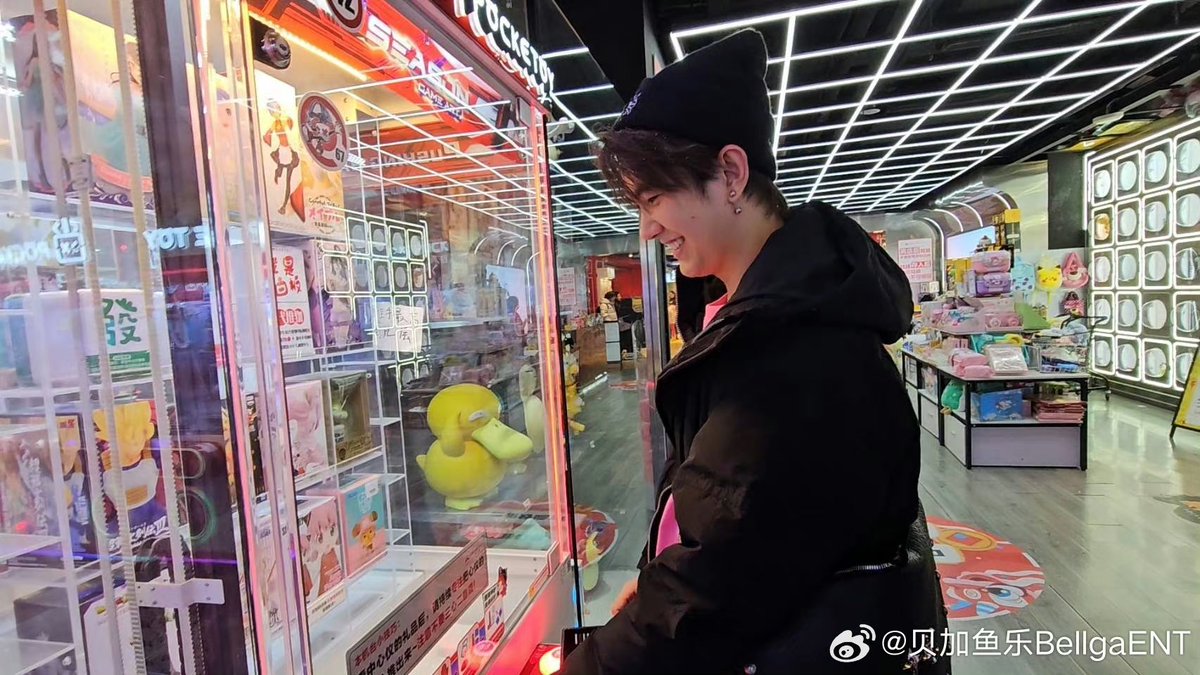 Build_FamilyFC's tweet photo. Weibo 贝加鱼乐BellgaENT  update รูปในคาเฟ่น่ารักมากๆเลยนะค้าบ💙✨🫶🏻

🔗 https://t.co/24xVJg6lAd

#BuildJakapan @JakeB4rever 
#Beyourluve https://t.co/DW98xAs1Tr