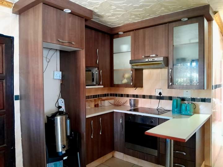 Property_PTA's tweet image. *Selling Price* R850 000

Location: Soshanguve VV 

Erf:260sqm
Floor: 70sqm
3 Bedroom fitted
Main bedroom with ensuite 
Lounge
Kitchen Fitted
Combined bath and toilet
Tiled
Paved 
Garage for 2 cars
Carport for 2 cars
Walled with lockable gate
Outside toilet