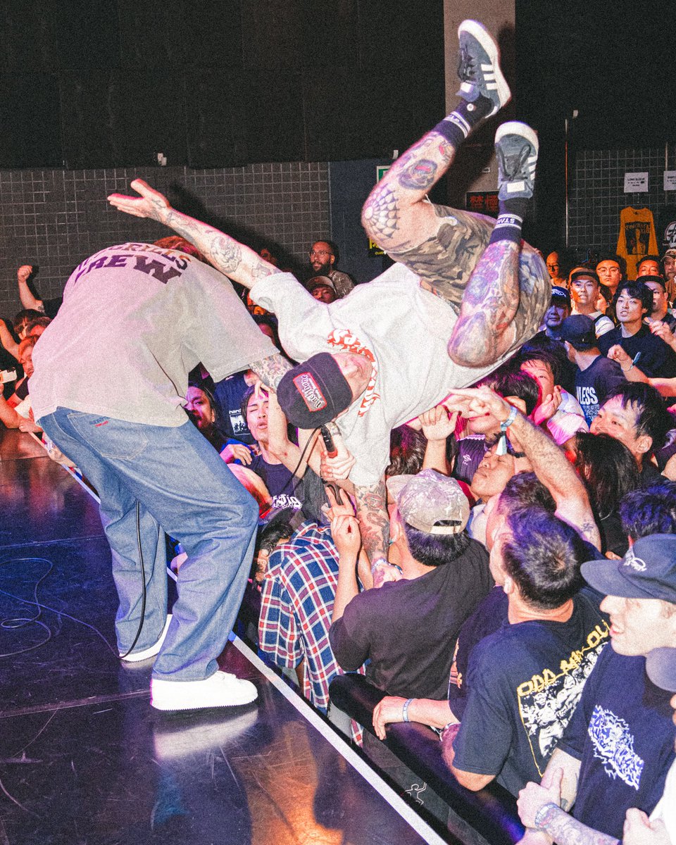 BloodaxeFest's tweet photo. BLOODAXE FESTIVAL 2024 is over Pics Vol.2
今回も数多くの高まるステージダイブ最高!やはりこれもHARDCORE SHOWの醍醐味の1つですね!
#teamstagedive
Photo by @piikann38_photo
#bloodaxe #baxe #bloodaxefestival2024 #hardcore #hardcoreworldwide https://t.co/gaUin211lE