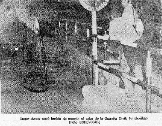 CarlosDeUrrecha's tweet photo. "Los que rodeaban el cadáver de mi padre jaleaban su asesinato"
Cabo 1° GC D. Anselmo Durán Vidal, 6 hijos, asesinado con 8 balazos delante de su hijo de 13 años en Elgóibar por los cobardes de ETA

"Después de asesinar a mi padre, nos echaron del pueblo"
https://t.co/ZPvCpiISnX https://t.co/rc327i7T6s