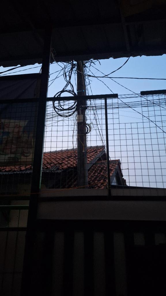 alviaeka28's tweet photo. Sudah 2 hari di setiap jam yang sama daerah semanan mati lampu, nyala mati sampe 3 kali, bikin rusak elektronik .. ada apa ini @pln_123 https://t.co/SrPsfYiykE