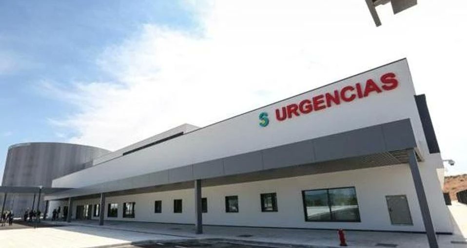 SatseToledo's tweet photo. 🤬 ¿Qué pasa en @SanidadCLM ? ¿Qué pasa en el Hospital Universitario de Toledo?

OTRA VEZ MÁS...¡LAS URGENCIAS COLAPSADAS!

Antes era porque el hospital era viejo y pequeño, ¿ahora por qué es?. https://t.co/YjDav7mC6V