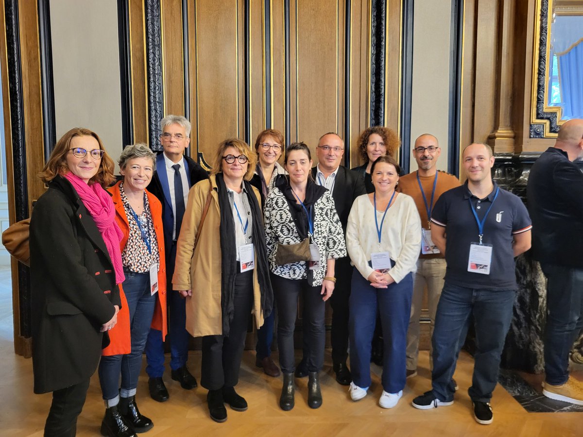 cdupuy5's tweet photo. Tous les acteurs du #TNE #Cher représentés au séminaire national des Territoires Numériques Educatifs à Poitiers.
Merci à eux pour leur engagement au quotidien 👍👍 https://t.co/8muSb75OhP