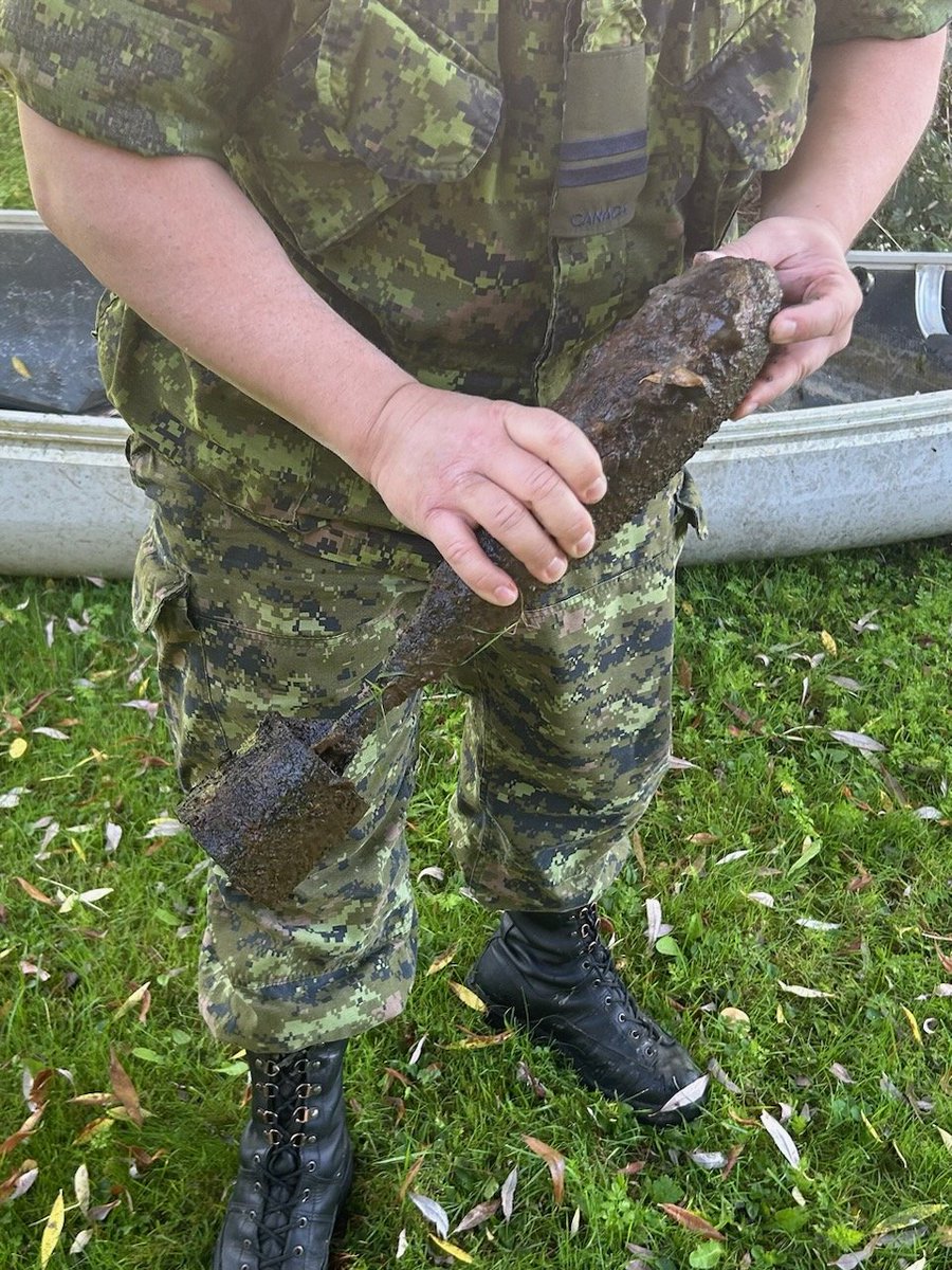 OPP_CR's tweet photo. #CWoodOPP w/ assistance from @CanadianForces Explosive Disposal Unit retrieved a WW2 era training munition from the Beaver River in @townofbluemtns. It was discovered by a recreational diver. The device was found to be inert and of no danger to the public. #WorkingTogether ^dm https://t.co/QoHIEH8EZJ
