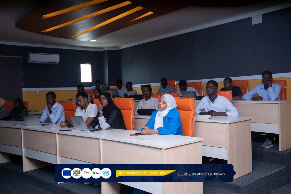 SIMADiLab's tweet photo. SIDDO Bags is on stage at BIC Somalia Sales Pitch Day, presenting their eco-friendly, non-woven bag solutions, supporting sustainability and branding for businesses in Somalia. #BICSomalia #SIMADiLabians #iLabEvents #SMEs #iLabPitch https://t.co/paZbGfmrgo