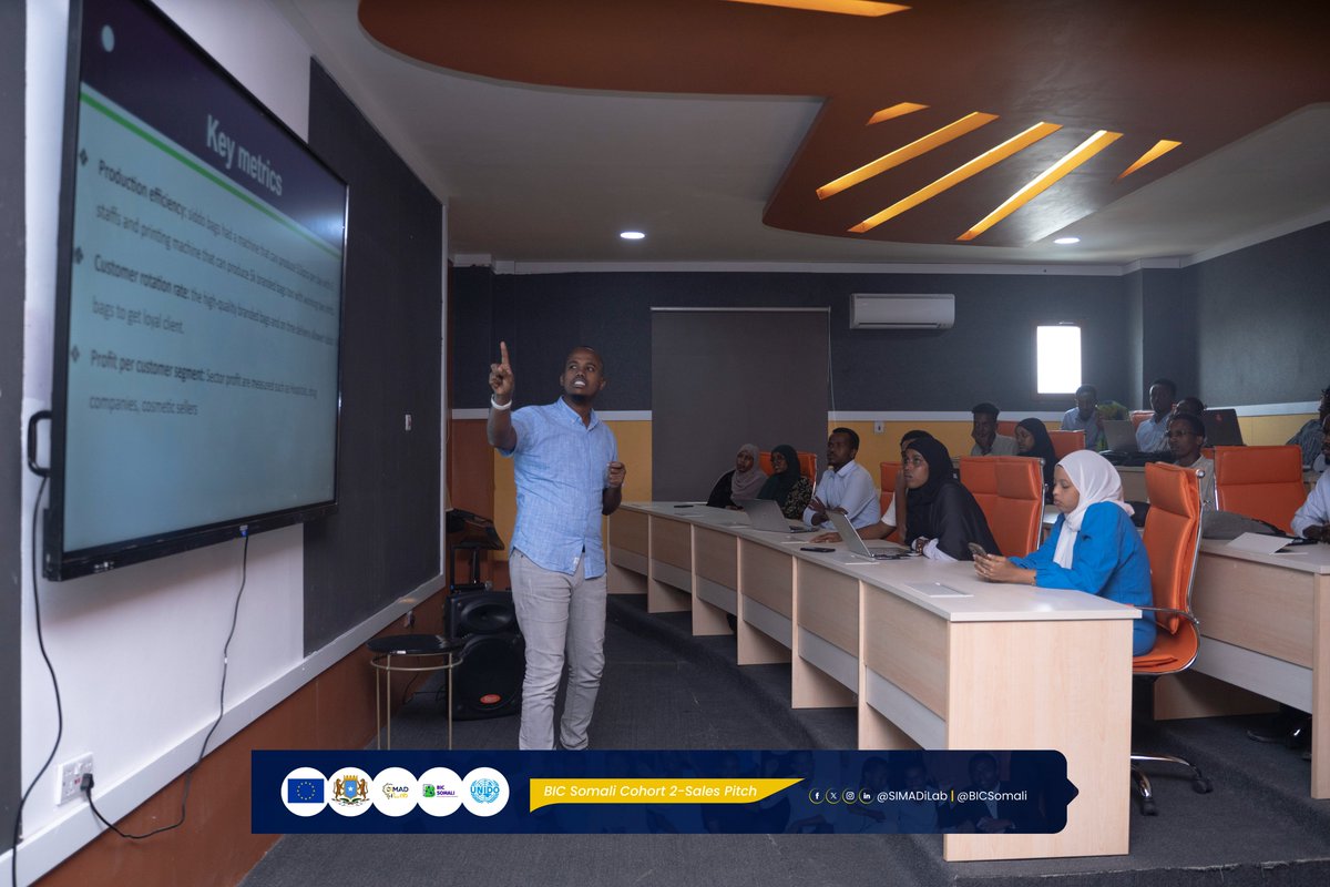 SIMADiLab's tweet photo. SIDDO Bags is on stage at BIC Somalia Sales Pitch Day, presenting their eco-friendly, non-woven bag solutions, supporting sustainability and branding for businesses in Somalia. #BICSomalia #SIMADiLabians #iLabEvents #SMEs #iLabPitch https://t.co/paZbGfmrgo