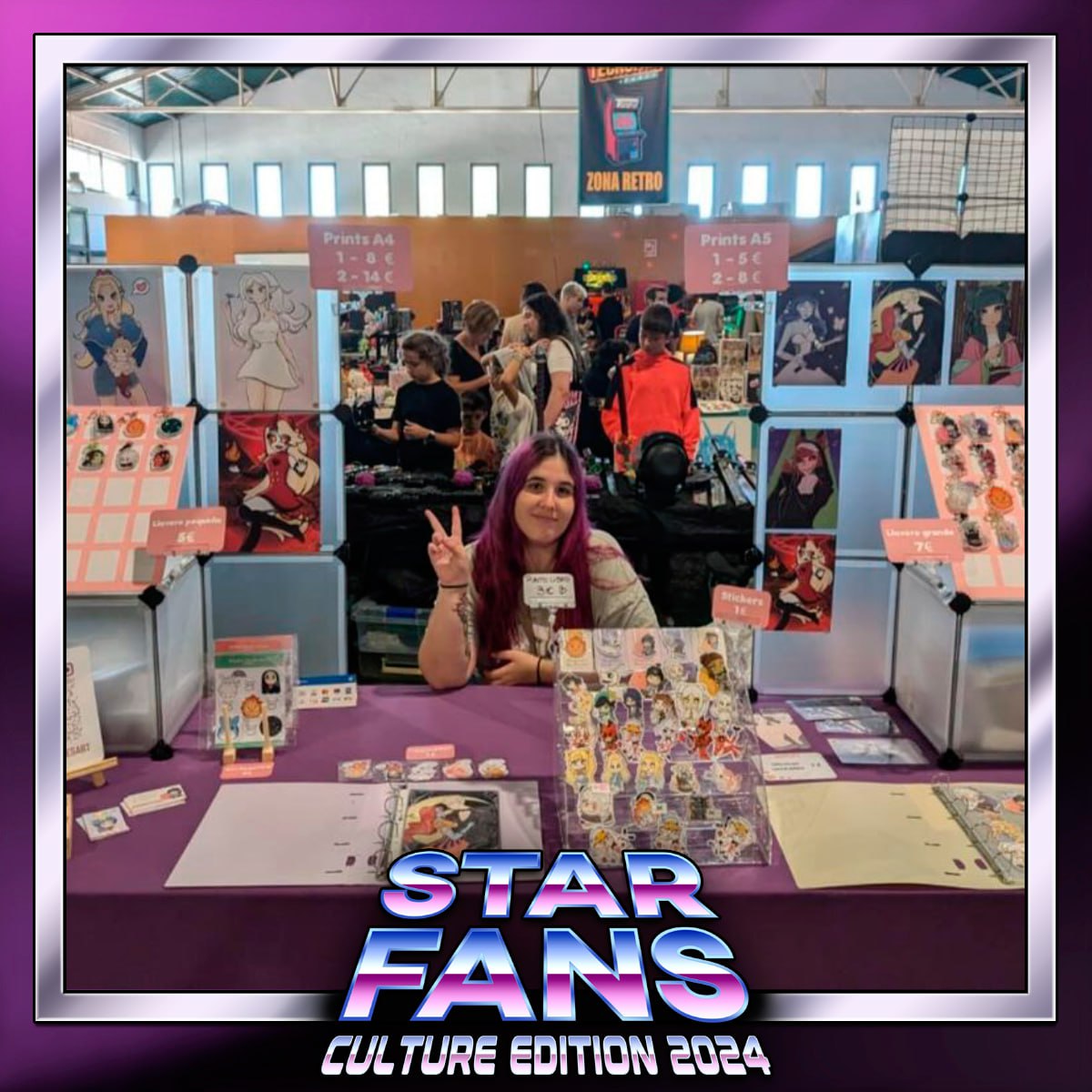 Hola! Soy Cristina de @chibiadventuresart y soy una ilustradora amante del estilo chibi, manga y de las cosas bonitas✨
Me encanta dibujar contenido de libros, animes o videojuegos que juego en mis ratos libres y disfruto mucho haciendo prints, llaveros y puntos de libros .