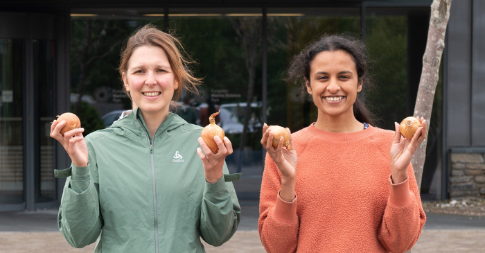 National Manufacturing Institute Scotland (@nmis_group) on Twitter photo 🌍 Exciting innovation alert! A startup supported by our team at NMIS is aiming to reduce plastic use with a groundbreaking new packaging made from onion skins. 🧅
bit.ly/3ZXVk3l
<a href="/huid/">huid</a> <a href="/UniStrathclyde/">University of Strathclyde</a> <a href="/HVM_Catapult/">High Value Manufacturing Catapult</a> 🌍 Exciting innovation alert! A startup supported by our team at NMIS is aiming to reduce plastic use with a groundbreaking new packaging made from onion skins. 🧅
bit.ly/3ZXVk3l
<a href="/huid/">huid</a> <a href="/UniStrathclyde/">University of Strathclyde</a> <a href="/HVM_Catapult/">High Value Manufacturing Catapult</a>