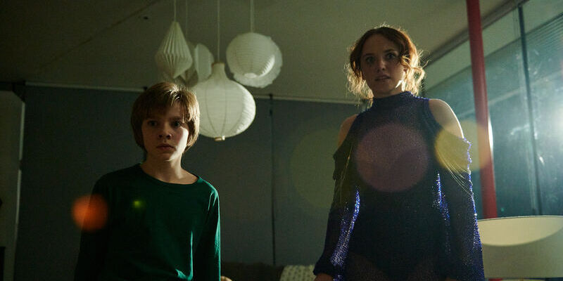 The Movie Waffler 🎬 (@themoviewaffler) on Twitter photo "There's a tragic element to this supernatural tale that recalls some of the more grounded work of Clive Barker."
DADDY'S HEAD is on Shudder from Friday.
Read <a href="/hilliseric/">Eric vs himself</a>'s review at themoviewaffler.com/2024/10/daddys…
#DaddysHead #horror #film #movies #Shudder "There's a tragic element to this supernatural tale that recalls some of the more grounded work of Clive Barker."
DADDY'S HEAD is on Shudder from Friday.
Read <a href="/hilliseric/">Eric vs himself</a>'s review at themoviewaffler.com/2024/10/daddys…
#DaddysHead #horror #film #movies #Shudder