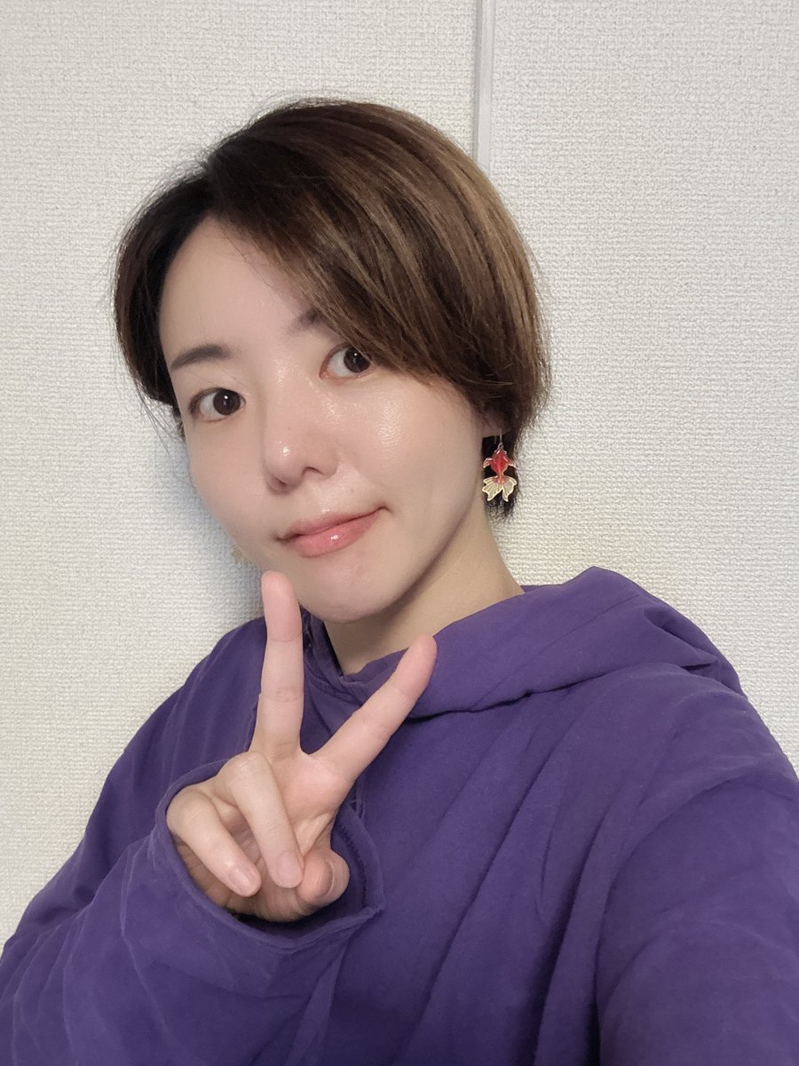 IOCIE_live's tweet photo. 🎤本日10月9日
ボーカルえこ誕生日でした！
ジョン・レノンといっしょ！

次回のライブは未定ですが
マイペースにやってまいりますので
これからもぜひ応援よろしくお願いします。
いつもイオシーを支えてくれてありがとう！ https://t.co/I8Yt6S2IPz