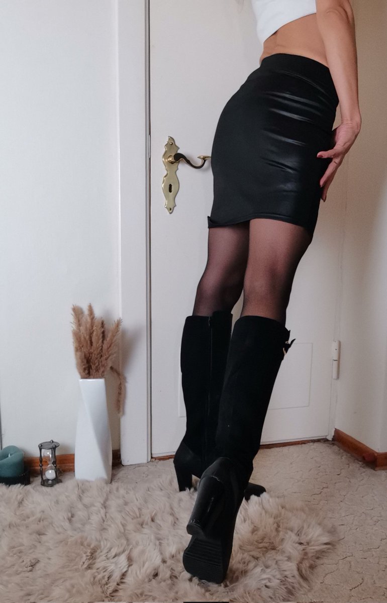 #KneeHighBoots

(𝑃𝑖𝑐𝑡𝑢𝑟𝑒 𝑐𝑜𝑢𝑟𝑡𝑒𝑠𝑦 𝑜𝑓 @GoddessLadyFaye )