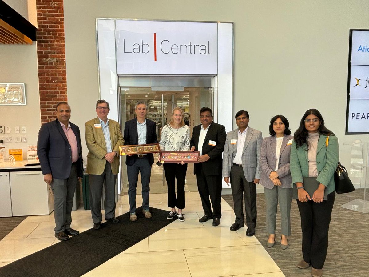 MBPatil's tweet image. ಬಯೋಟೆಕ್ನಾಲಜಿಗೆ ವಿಶ್ವದಾದ್ಯಂತ ಹೆಸರುವಾಸಿಯಾಗಿರುವ ಅಮೆರಿಕದ #labCentral ಗೆ ಭೇಟಿನೀಡಿ ಅಲ್ಲಿನ CFO ಶ್ರೀ ಪೀಟ್ ಶಾನ್ಲಿ ಅವರನ್ನು ಭೇಟಿಮಾಡಿ ಮಾತುಕತೆ ನಡೆಸಿದೆವು. ರಾಜ್ಯದಲ್ಲಿ ಫಾರ್ಮಾ ಮತ್ತು ಜೈವಿಕ ತಂತ್ರಜ್ಞಾನ ಕ್ಷೇತ್ರದಲ್ಲಿ ನಾವೀನ್ಯ ಉದ್ಯಮಗಳಿಗೆ ಅನುಕೂಲಕರ ವ್ಯವಸ್ಥೆ ಅಭಿವೃದ್ಧಿಪಡಿಸುವ ಬಗ್ಗೆ ಚರ್ಚಿಸಿದೆವು.  #ನಮ್ಮಸರ್ಕಾರ…