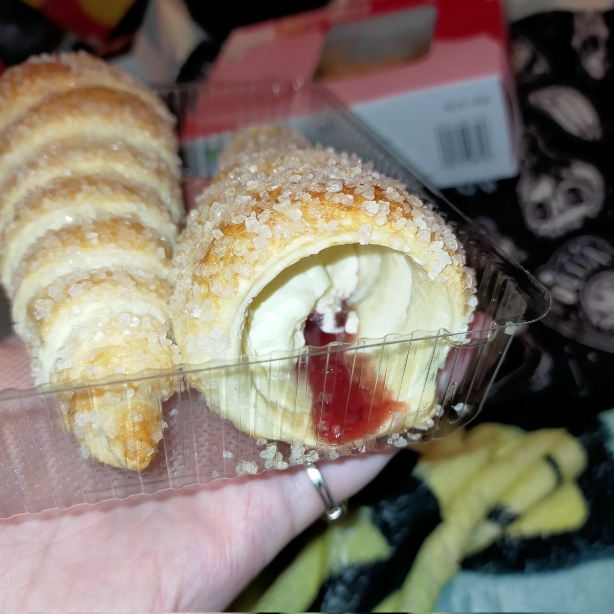 Suth1991's tweet photo. @sainsburys I appear to be missing a lot of the cream in my cream horns 😢 https://t.co/LuAUXiOZtP