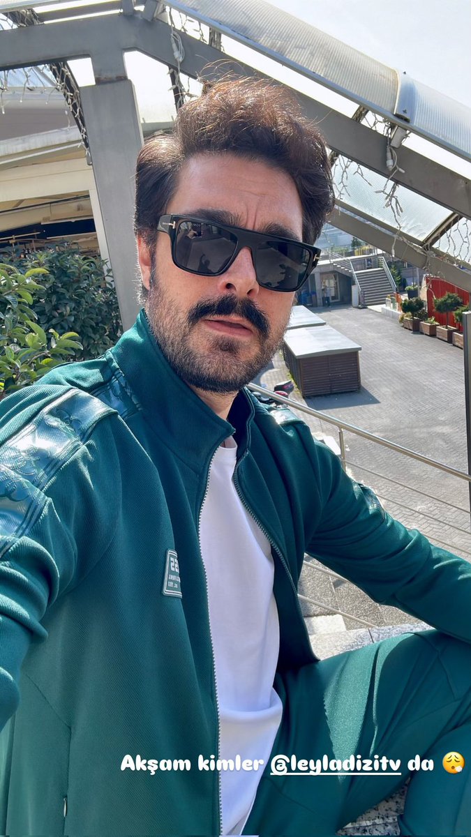 minamare1's tweet photo. Buraya etkinliğini ve hayranlarını çok seven, değer veren bir Halil İbo bırakıyorum 😏💜
Akşam her zaman olduğu gibi yine Fox'dayız 😎

#HalilİbrahimCeyhan https://t.co/PgC1XLkpro