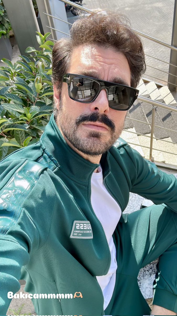 minamare1's tweet photo. Buraya etkinliğini ve hayranlarını çok seven, değer veren bir Halil İbo bırakıyorum 😏💜
Akşam her zaman olduğu gibi yine Fox'dayız 😎

#HalilİbrahimCeyhan https://t.co/PgC1XLkpro