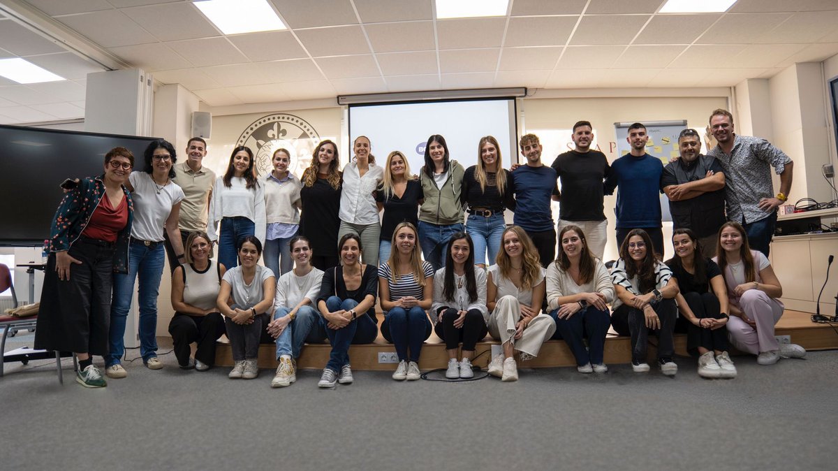 Trobada de comunicadors a la seu d’<a href="/EscolesFEDAC/">Escoles FEDAC</a>. 🟢🔵

Continuem formant-nos, compartint i fent xarxa junts. 🫱🏻‍🫲🏼