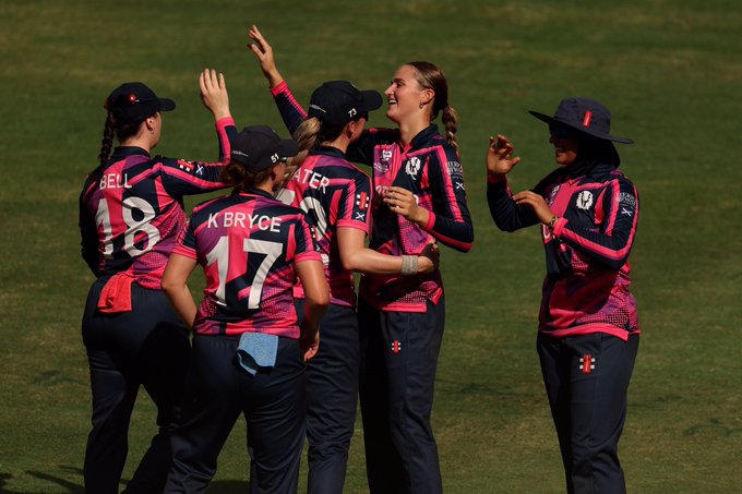 South Africa finish on 166-5. 📹 Credits: Twitter/CricketScotland