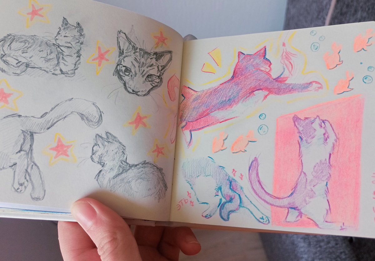 rouleaudefraise's tweet image. Recently visited cat cafe and made some quick doodles there. Man I wish I could live in a place like that lol