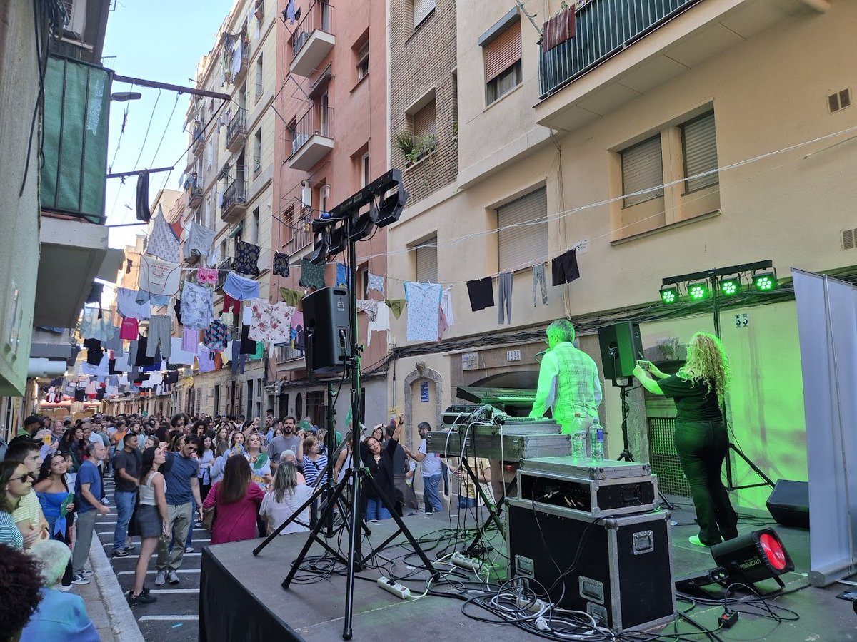 danhancox's tweet image. I&apos;ve written a new Substack post about the Meditteranean instinct to throw delightful, all-ages, free community parties all year round (festa majors, carnavals, etc), and asking Why We Can&apos;t Have Nice Things like this in Britain?? danhancox.substack.com/p/partying-wit…