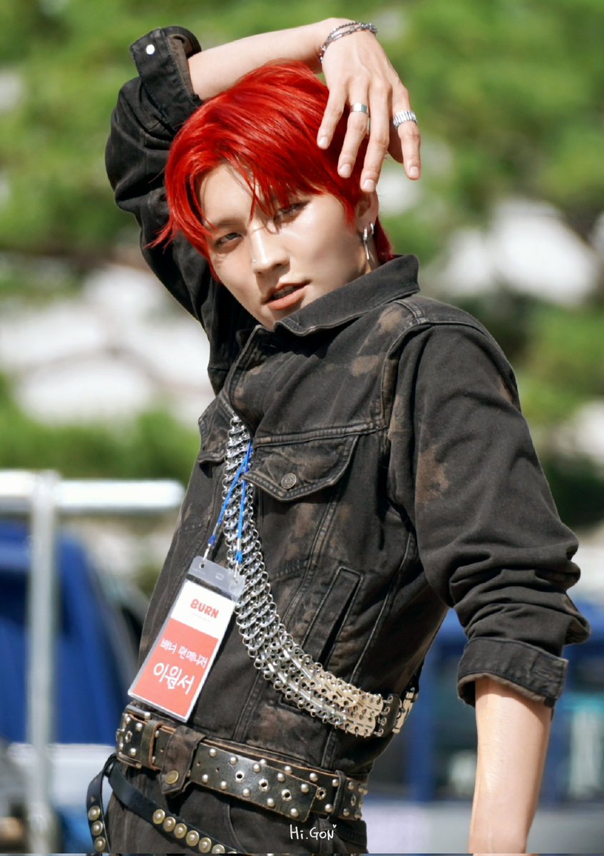 멋있는 팬매님의 돌변😁
241009 쇼챔 일일팬매
#VANNER #배너 #곤 #GON #이원서