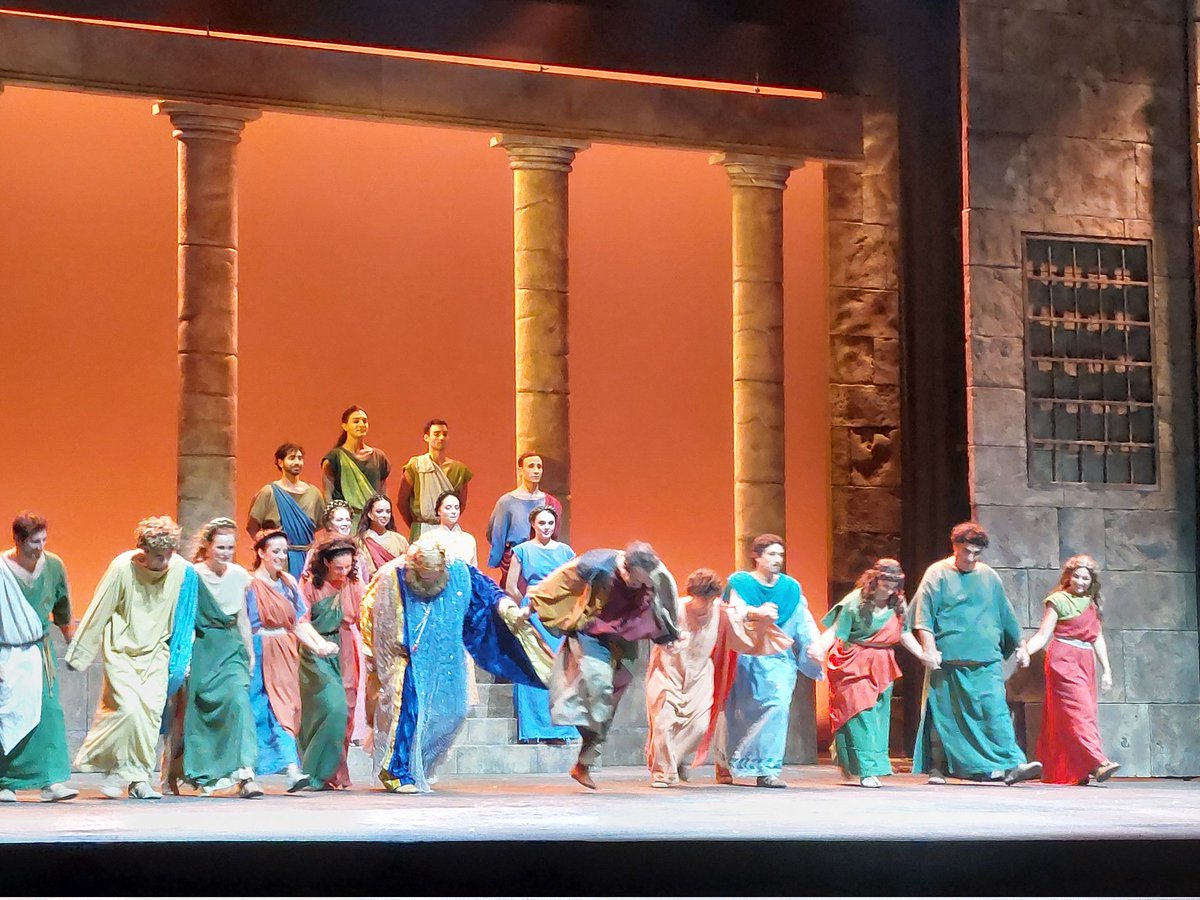 antoniopascotto's tweet photo. #isetterediroma @TeatroSistina @EnricoBrignano https://t.co/HnkhLNqo4C