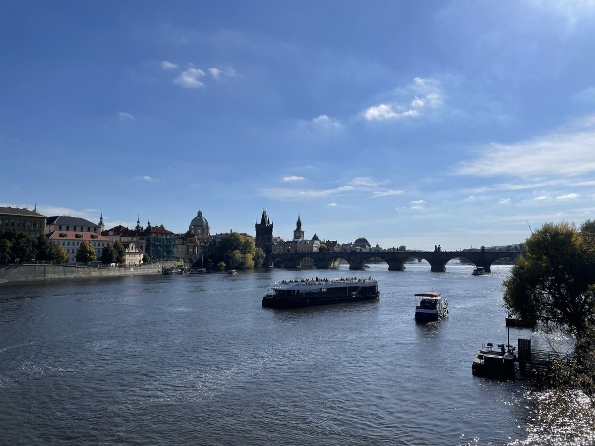 Meanwhile in #Prague 🇨🇿