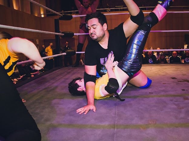 thenovanox's tweet photo. @ProWrestleEAST Beau being a rapscallion, Skye kicking out, Rob staring in disappontment.. such good fun. 😒👽 https://t.co/MAlPiNAoyh
