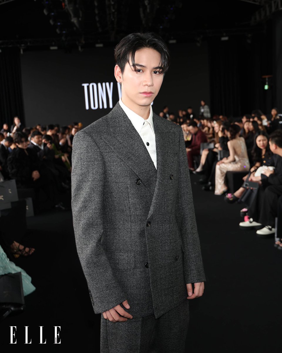 ELLEThailand's tweet photo. เก็บตกภาพลุคชมโชว์ของ 2 หนุ่มวินนี่ ธนวินท์ @winny_thanawin และ สตางค์ กิตติภพ @satangktp ส่งตรงจากฟรอนต์โรวของงาน ELLE Fashion Week 2024 ที่ประเดิมโชว์แรกจากแบรนด์กูตูร์ระดับโลกอย่าง Tony Ward 

#EFW2024 #SeeYouAtTheTent
#WinnySatang #winny_thanawin #satangks https://t.co/zB7tuviUKV