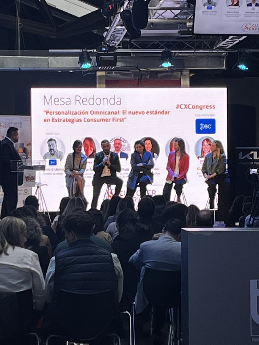 Anuska0710's tweet photo. Otro año más escuchando experiencias y compartiendo con profesionales en #CXCongress https://t.co/mk3k7sBaqG