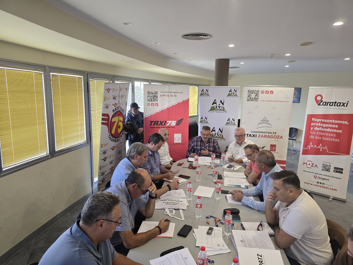 Hoy hemos tenido el honor de recibir en nuestras instalaciones a la Junta Directiva de para su reunión.
Nos complace ser anfitriones de un encuentro tan importante para el sector del taxi. Estas reuniones son claves para seguir defendiendo nuestros derechos.
<a href="/antaxi_ofi/">ANTAXI</a>