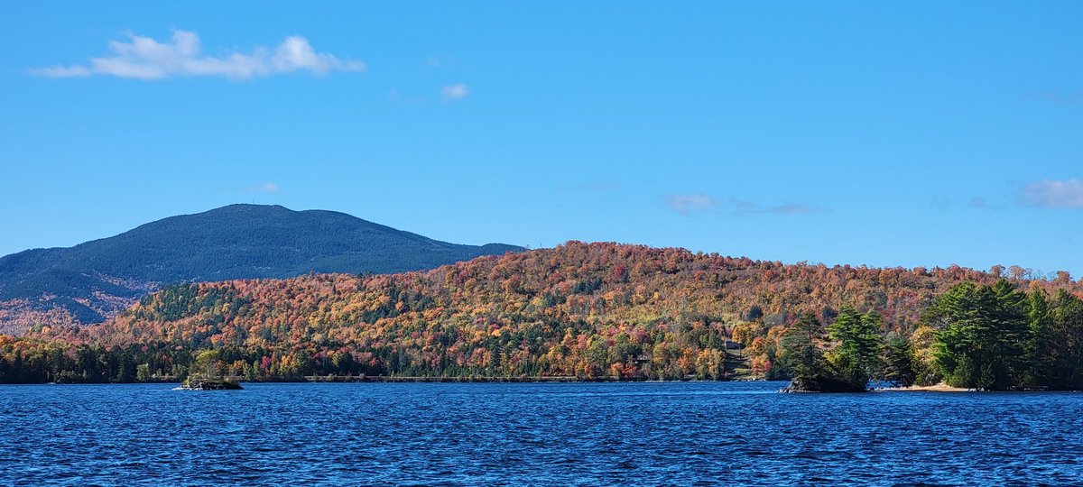 GSn04401's tweet photo. Beautiful Fall scenes from my last cruise of the season aboard The Kate. More work to be done next week getting her safely winterized and we'll be in Greenville alot skiing so I'll get to keep in touch with the 'ol girl! #getoutside #thekate #mainethings https://t.co/98s2OtvQRk