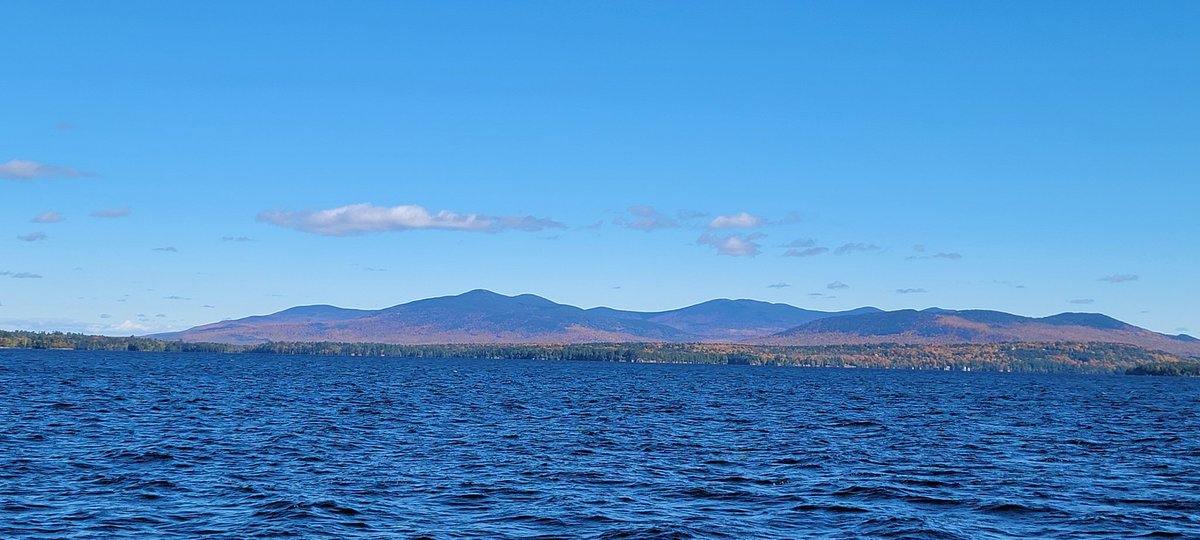 GSn04401's tweet photo. Beautiful Fall scenes from my last cruise of the season aboard The Kate. More work to be done next week getting her safely winterized and we'll be in Greenville alot skiing so I'll get to keep in touch with the 'ol girl! #getoutside #thekate #mainethings https://t.co/98s2OtvQRk
