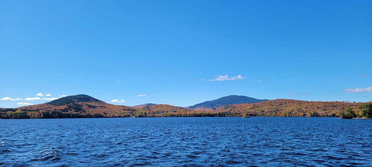 GSn04401's tweet photo. Beautiful Fall scenes from my last cruise of the season aboard The Kate. More work to be done next week getting her safely winterized and we'll be in Greenville alot skiing so I'll get to keep in touch with the 'ol girl! #getoutside #thekate #mainethings https://t.co/98s2OtvQRk