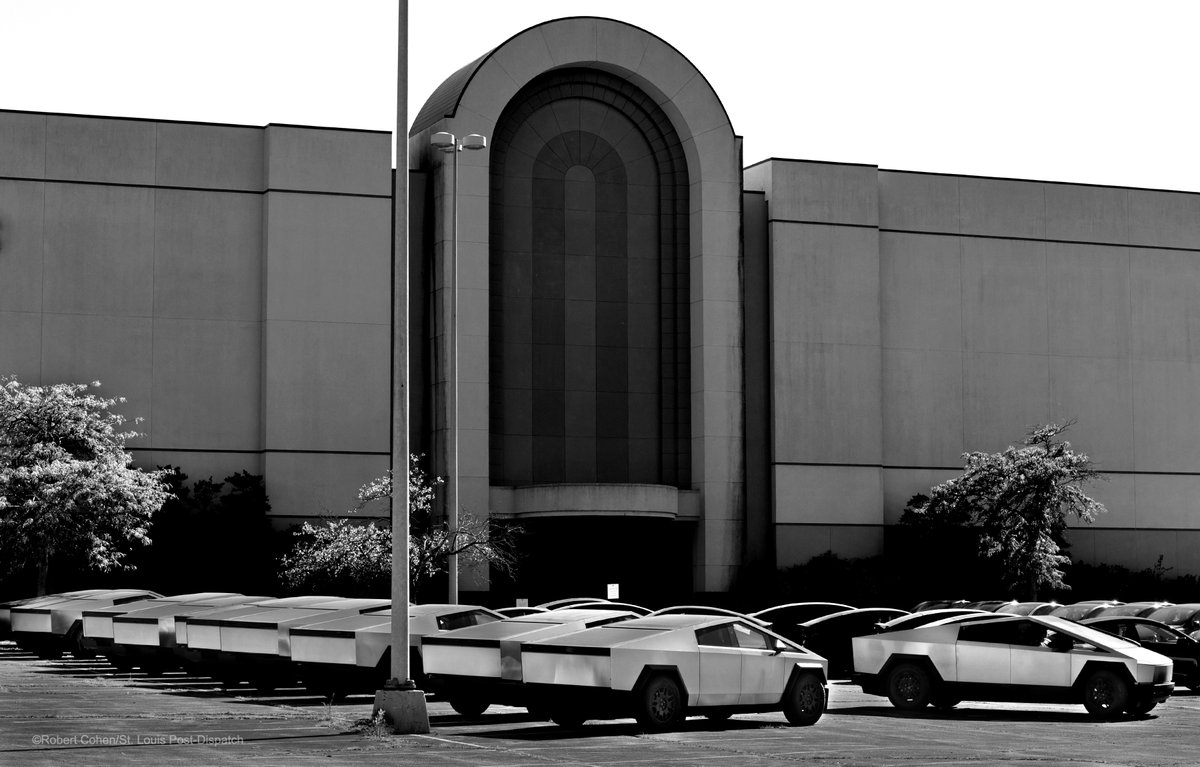 Death of the American shopping mall.
In suburban St. Louis at the shuttered Chesterfield Mall, its parking lot is used for overstock of <a href="/Tesla/">Tesla</a> Cybertrucks.