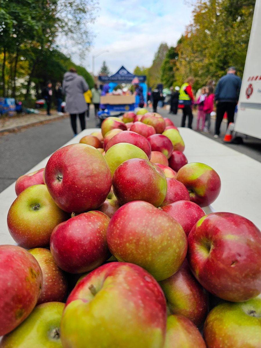 9RunRun's tweet image. Make sure to refuel after your race with finish line snacks provided by the Chris Scott Team! #9runrun
