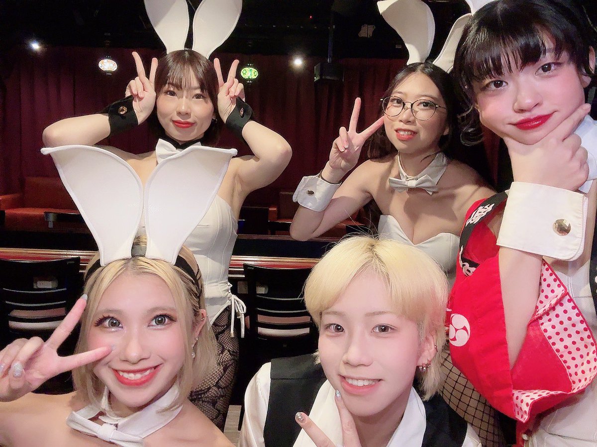 WhiteMartiniCL's tweet photo. こんばんは！
ホワマニ遅れてOPEN致しました✨️

ショータイムは22時からの1回のみ
をもって夏ショー千秋楽となります🥺
見納めお待ちしております⸜❤︎⸝‍

#ホワマニ #バニーガール #アトリエダーム https://t.co/ALHBOIgOKk