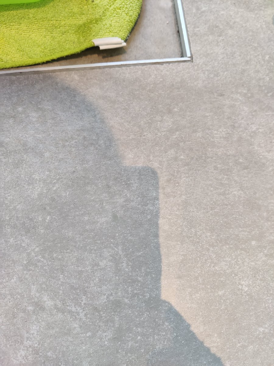 🔧 Beschadigde tegels? Geen probleem met de juiste aanpak! 🔧

Bij schade aan tegels, hoe klein of groot ook, is het belangrijk om snel en vakkundig te handelen. 
Het correct herstellen zorgt ervoor dat uw ruimte er weer als nieuw uitziet. 🛠️