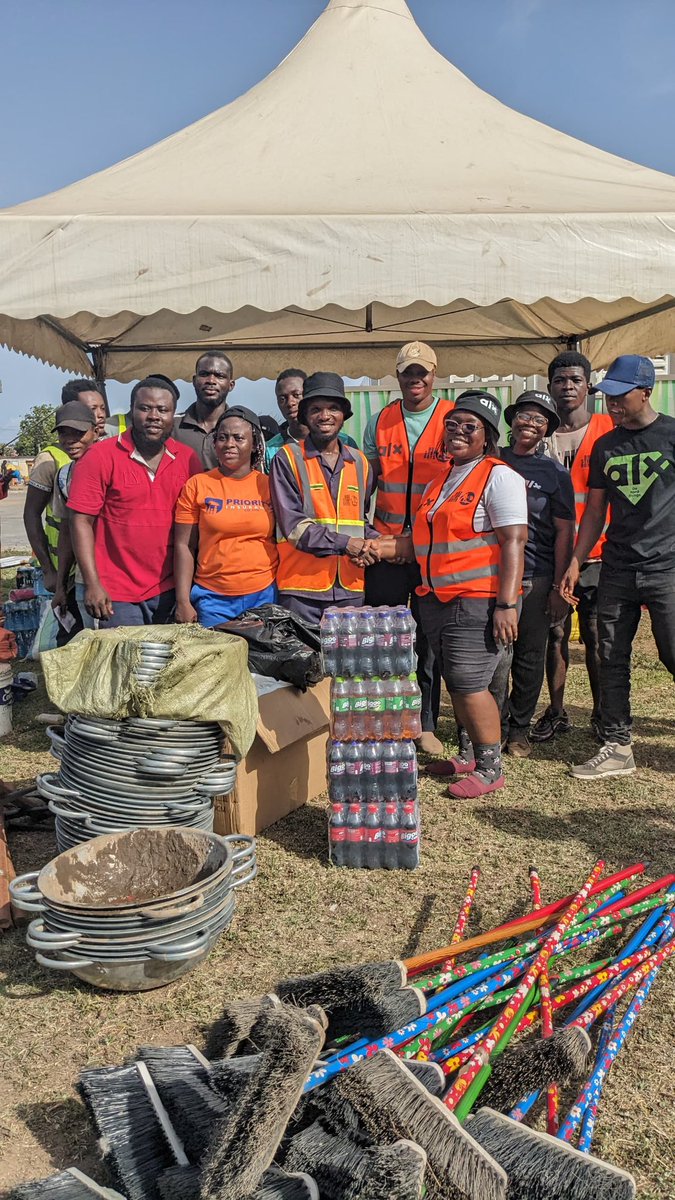 ReddyLiveFirm's tweet photo. Our branded vaulted reflective vests for @AlxGhana and @buzstopboys 

We deliver [value] 0277622802
#cleanghana https://t.co/0hauywMacq