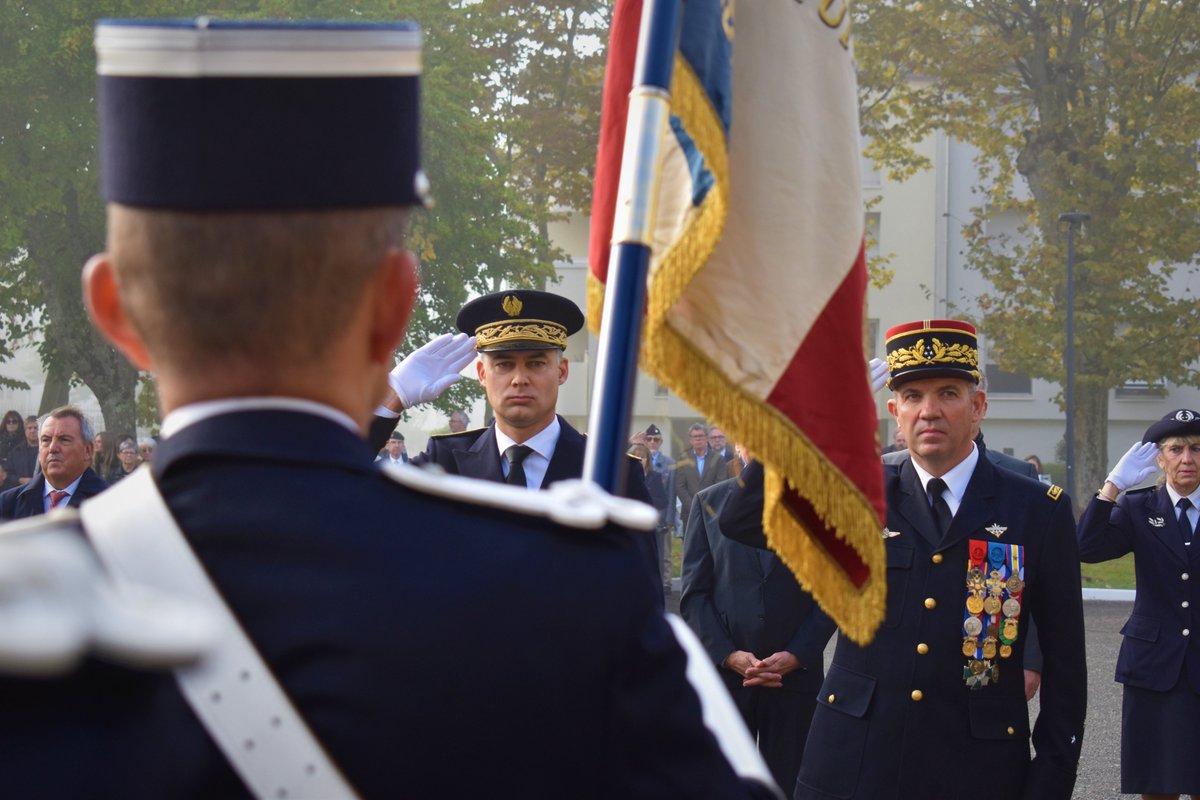 Préfet de Lot-et-Garonne 🇫🇷 🇪🇺 (@prefet47) on Twitter photo #GGD l 📣Ce mardi 08 octobre, Cédric Bouet, Secrétaire général, a assisté à la remise officielle de commandement de la <a href="/Gendarmerie_047/">Gendarmerie de Lot-et-Garonne</a> au Colonel Alexandre Péruch, par le Général de corps d'armée Samuel Dubuis, en présence des commandants des groupements de Nouvelle-Aquitaine. #GGD l 📣Ce mardi 08 octobre, Cédric Bouet, Secrétaire général, a assisté à la remise officielle de commandement de la <a href="/Gendarmerie_047/">Gendarmerie de Lot-et-Garonne</a> au Colonel Alexandre Péruch, par le Général de corps d'armée Samuel Dubuis, en présence des commandants des groupements de Nouvelle-Aquitaine.