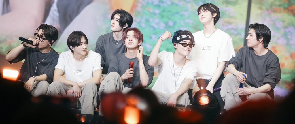 “enhypen want to grow older together with us” WHO’S CRYING???!???? 😭😭😭😭😭😭😭😭😭