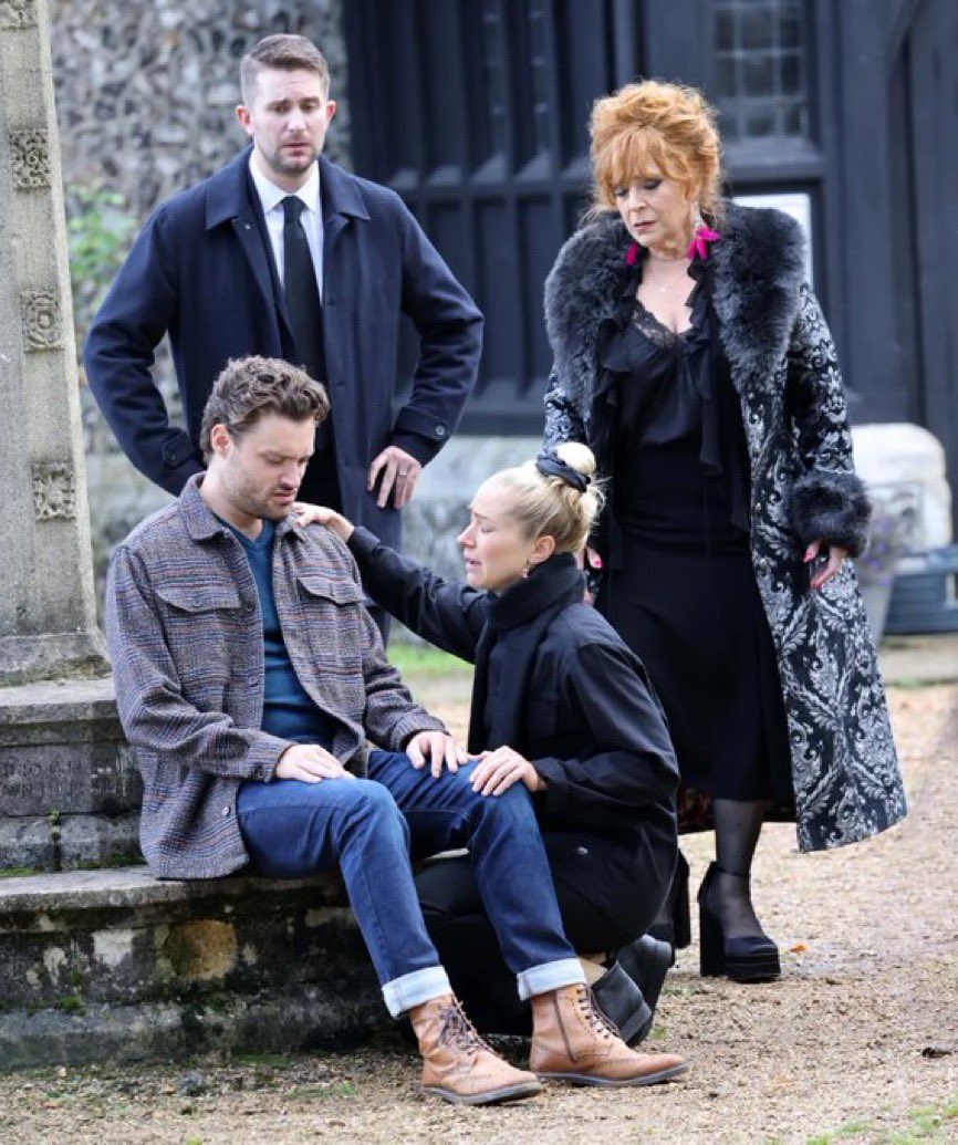 Kellie Bright is a Queen tweet media