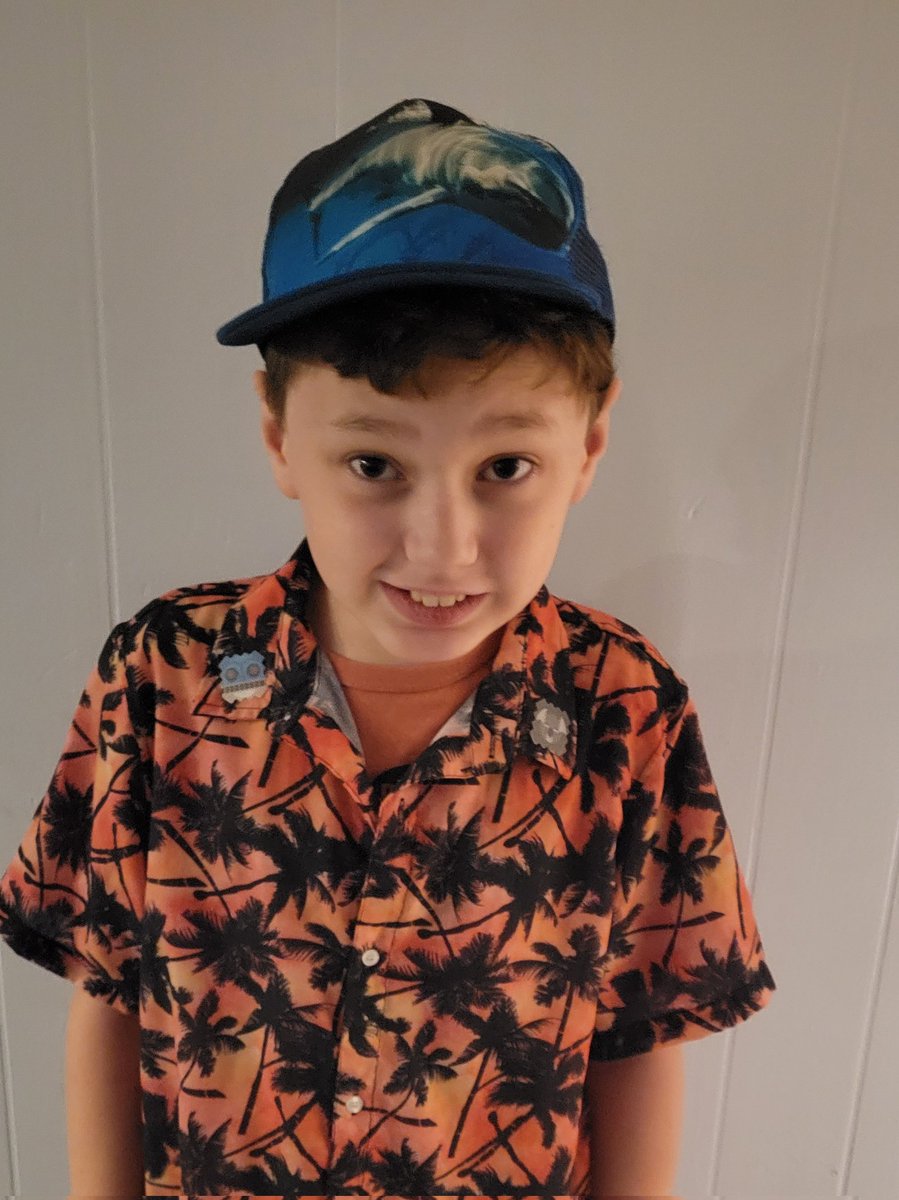 ARSonger's tweet photo. Crazy hat, shirt and sock day! @cheetahstweet @StapletonLLS https://t.co/n7ZLN1nqga
