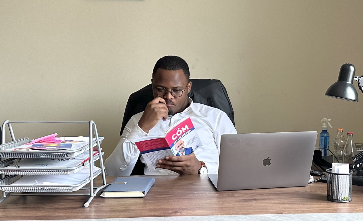 Pourquoi les communicants politiques sont-ils si détestés ⁉️

<a href="/fredfougerat/">Frédéric Fougerat</a> en parle  dans son ouvrage intitulé : ‘’#La_Com_est_un_métier’’

« Les communicants politiques sont probablement détestés pour deux raisons majeures : 

D'une part, ils servent souvent de fusibles et