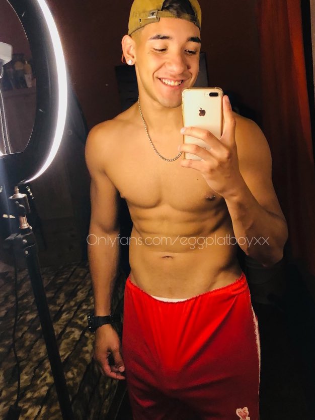 ME ACABA DE PICAR ALGO AHÍ… me ayudas a sacar el veneno?🥺👉🏻👈🏻