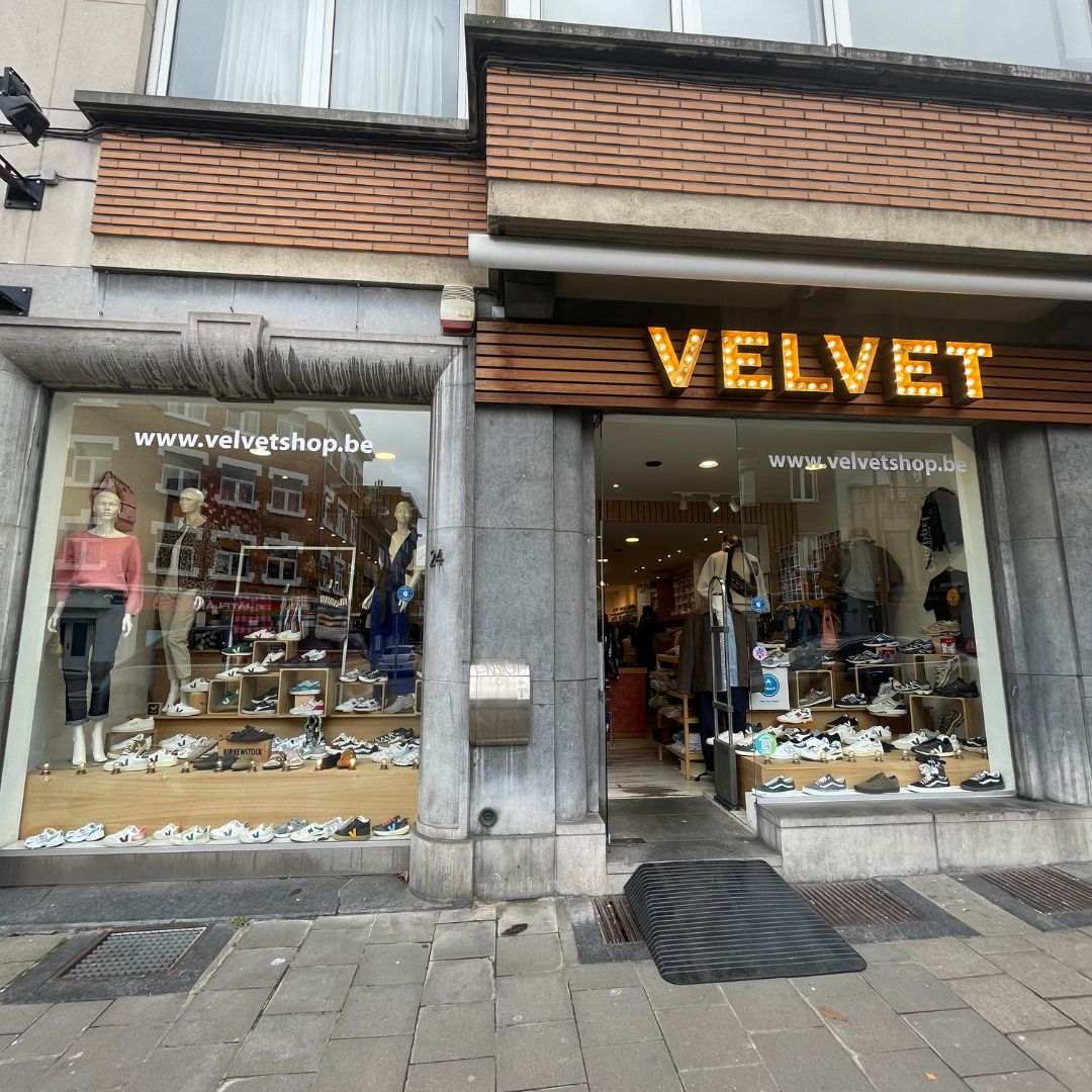 autonomia_asbl's tweet photo. 📢 Hier, nous avons installé de nouvelles #rampes d'accès #PMR à Ixelles , en faveur de l'#accessibilité des commerces 🛍️♿
#Autonomia a remporté l'appel d'offres de l'ASBL #EntreprendreXXL à Ixelles, permettant l'installation de 11 rampes. 
Merci à la commune d'#Ixelles ! https://t.co/ac8oD47Toe