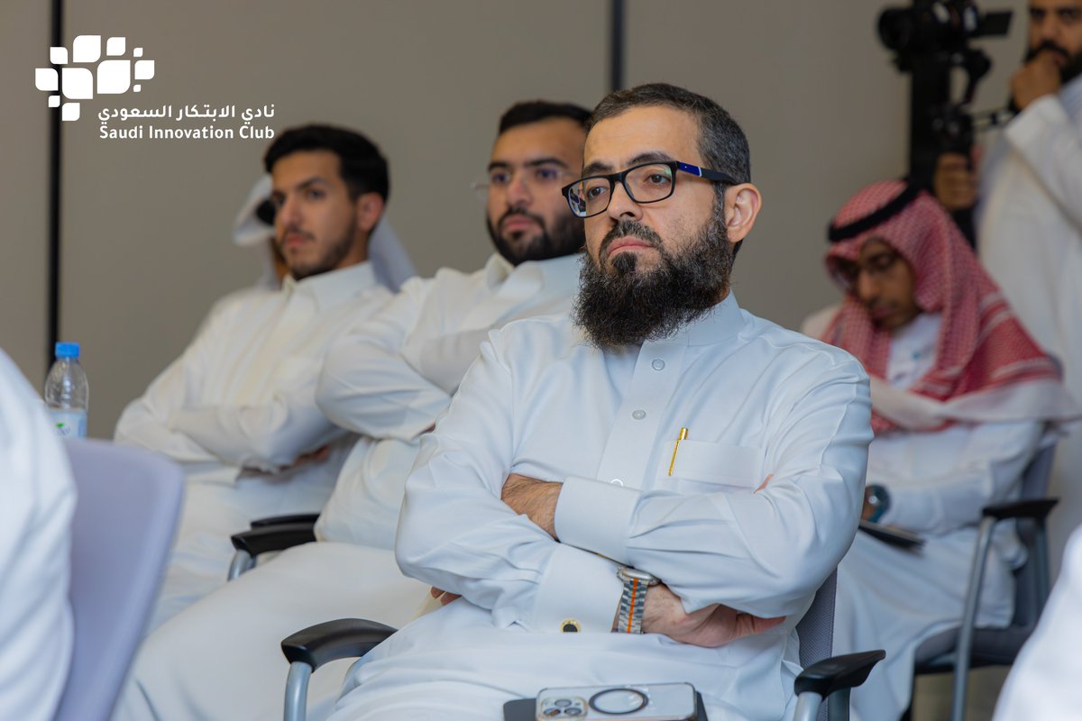 Sic_org's tweet photo. صور للقاء الابتكار "كيف تؤسس إدارة ابتكار ناجحة؟" وضيفنا الأستاذ أسامة أحمد جان @UsamahJan  و تمت استضافته من قبل الهيئة العامة للمنشأت الصغيرة والمتوسطة @MonshaatSA  في مركز دعم المنشأت.

وتم تكريم الضيف من عضو النادي الأستاذة / مريم بوخمسين

#نادي_الابتكار_السعودي .. رحلة نحو مجتمع مبتكر ✨