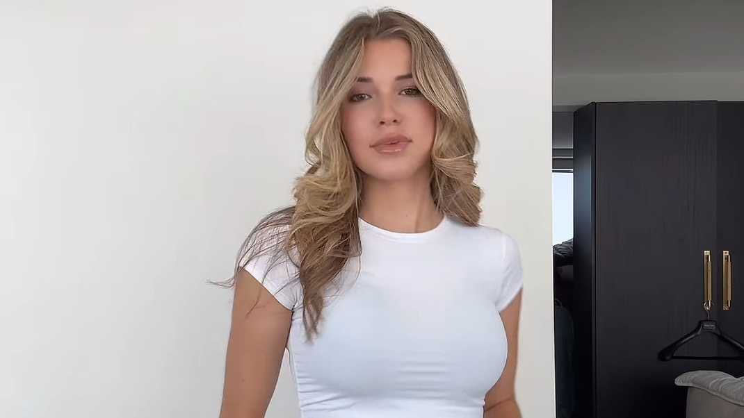 Met een baddie naast me, ze geeft me mond net snus