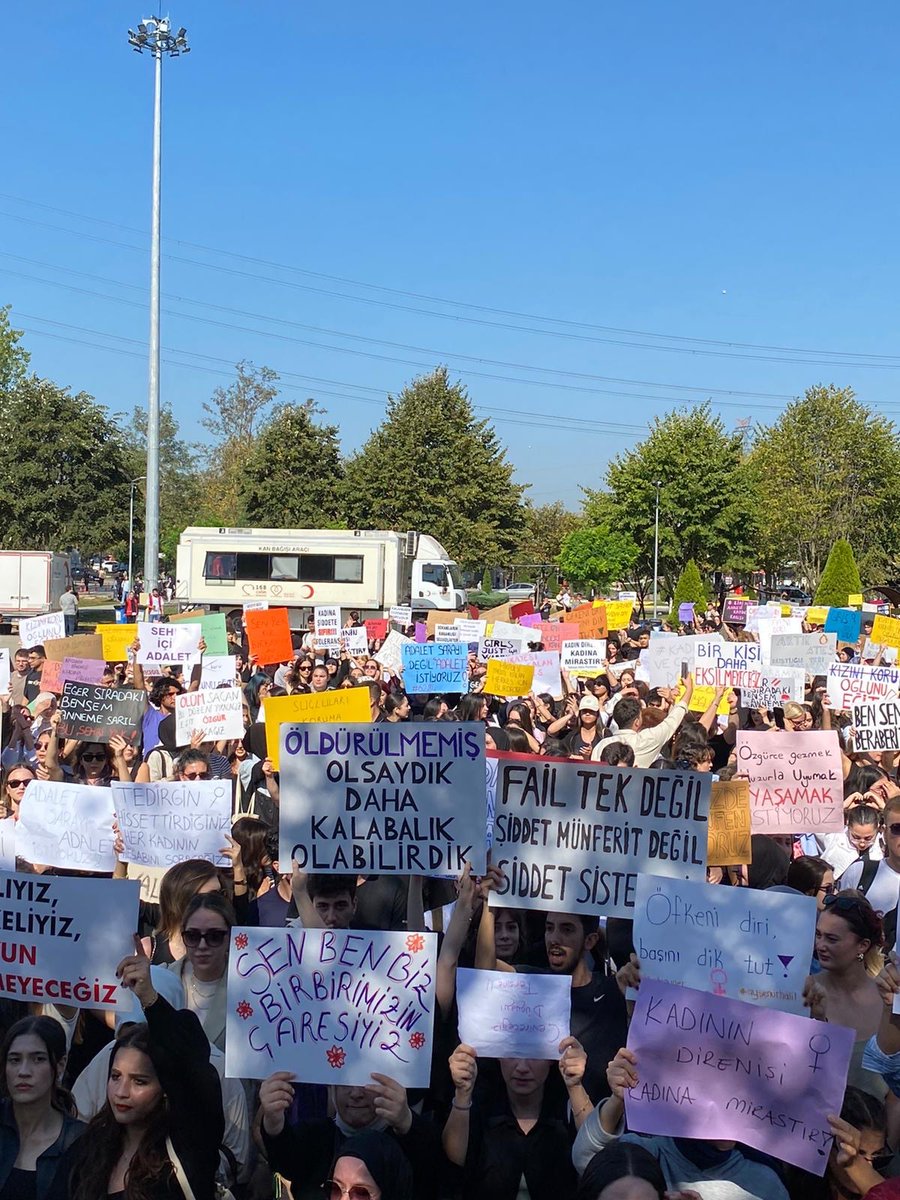 seyyyani's tweet image. #sakaryaüniversitesikadınlarınyanında
#TurkishWomanNeedHelp 
#Tuerkiyedekatliamvar