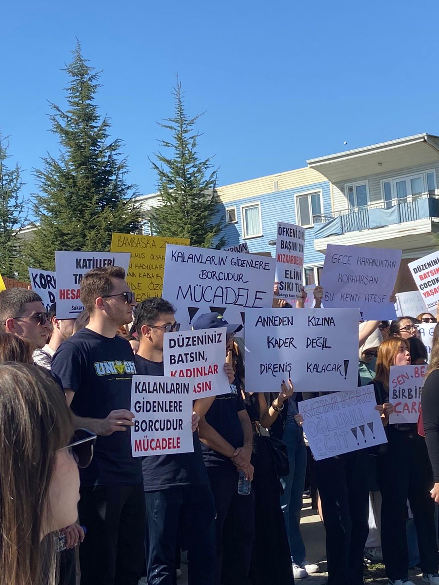 seyyyani's tweet image. #sakaryaüniversitesikadınlarınyanında
#TurkishWomanNeedHelp 
#Tuerkiyedekatliamvar